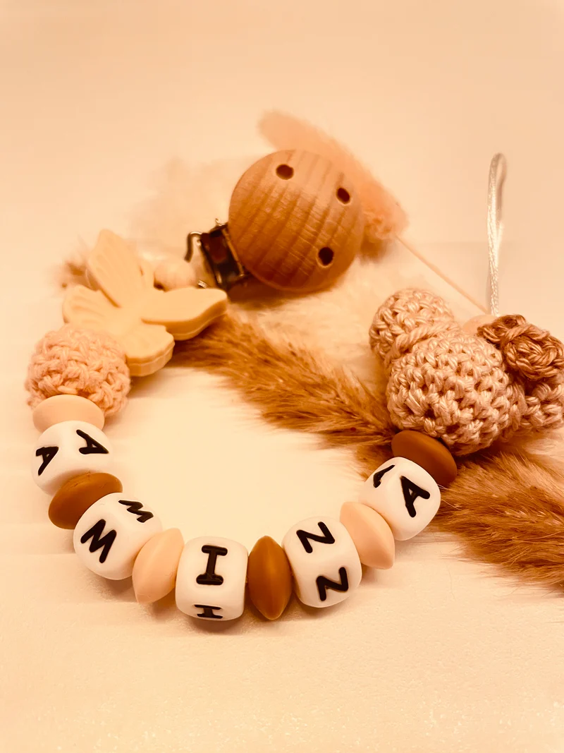 Schnullerkette, Kinderwagenkette, Greifring Maus Schmetterling gehäkelt braun peach beige