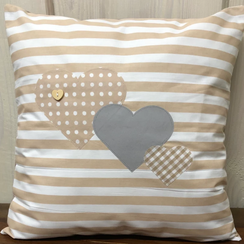 Landhausstil Kissenhülle * Kissenbezug * Dekokissen „ Herzen„ beige/weiß