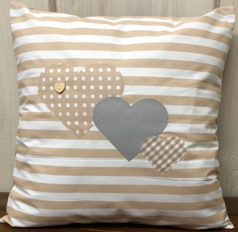 Landhausstil Kissenhülle * Kissenbezug * Dekokissen „ Herzen„ beige/weiß