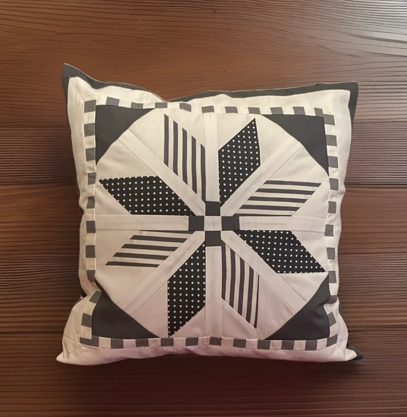 Patchwork Kissenhülle, Landhausstil Kissenbezug, grau/weiß 40x40cm