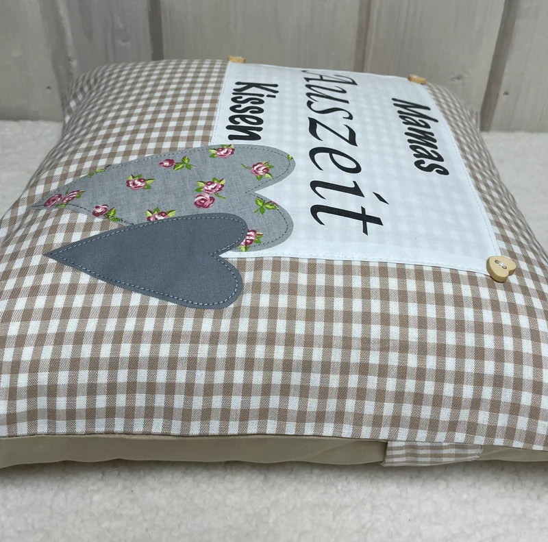 Landhausstil Kissenhülle * Kissenbezug * beige/weiß kariertes Dekokissen „Mamas Auszeit Kissen“