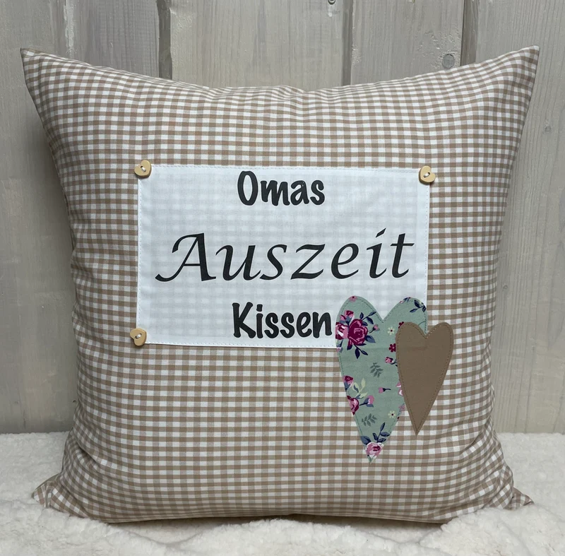 Landhausstil Kissenhülle * Kissenbezug * beige/weiß kariertes Dekokissen „Omas Auszeit Kissen“
