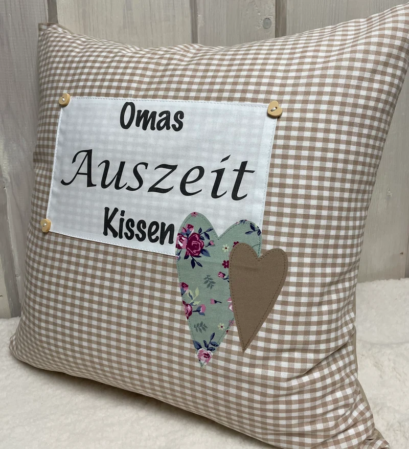 Landhausstil Kissenhülle * Kissenbezug * beige/weiß kariertes Dekokissen „Omas Auszeit Kissen“