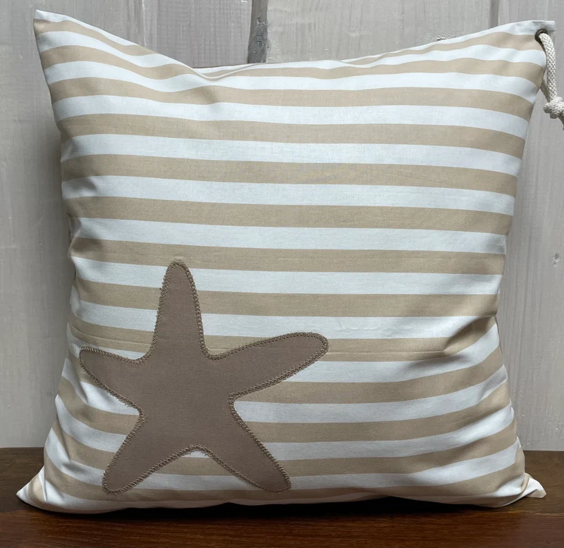1 Maritime Kissenhülle, Landhausstil Dekokissen *Seestern* beige/weiß gestreift