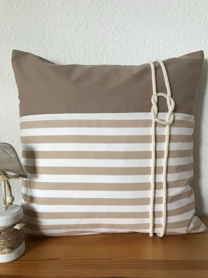 Maritime Kissenhülle, Landhausstil Dekokissen Seemannsknoten beige/weiß gestreift