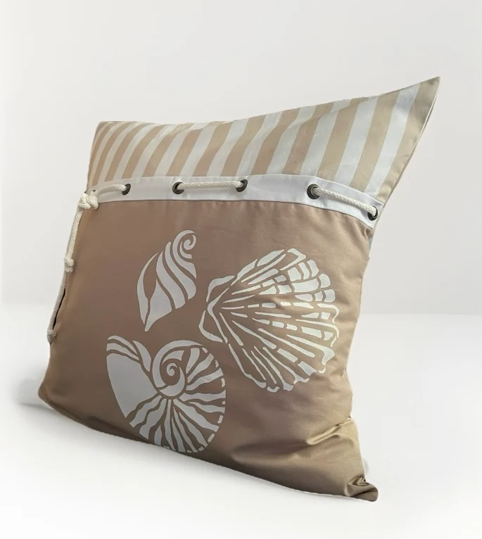 Maritime Kissenhülle, Landhausstil Kissenbezug, Muscheln beige /weiß