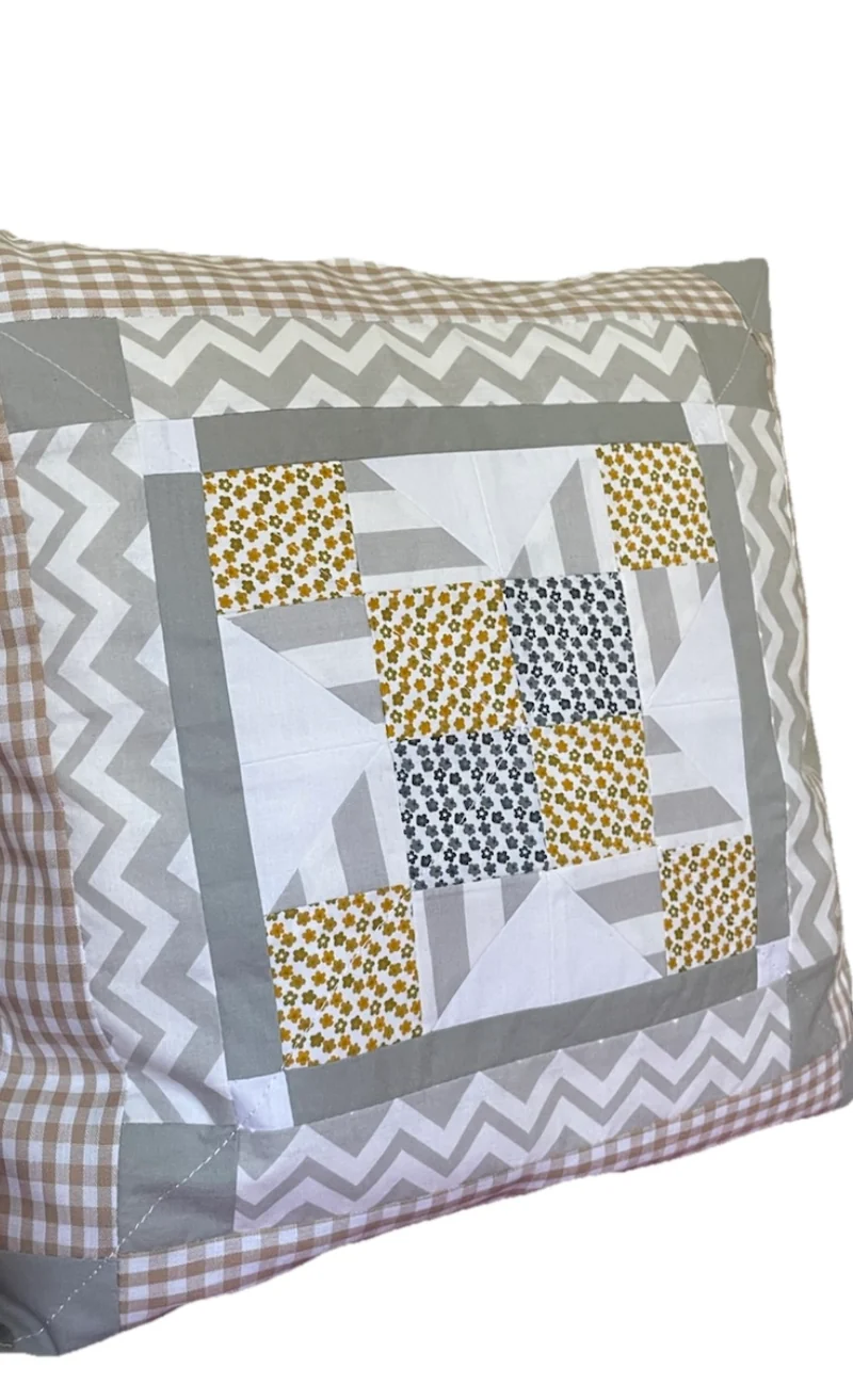 Patchwork Kissenhülle, Landhausstil Kissenbezug, grau/weiß/gelb 40x40cm