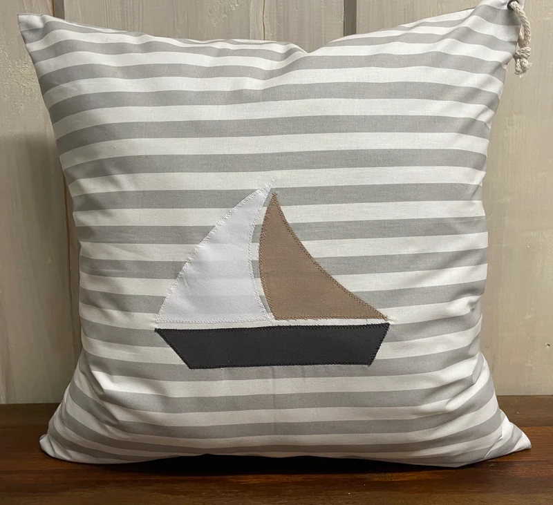 Maritime Kissenhülle, Landhausstil Kissen * Segelboot * grau/weiß/beige