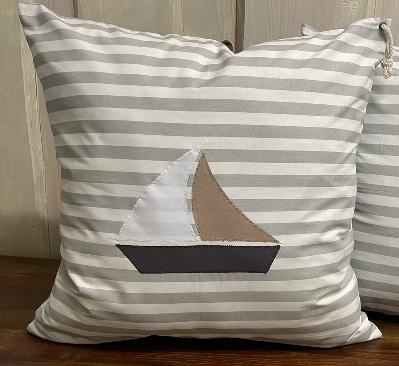 Maritime Kissenhülle, Landhausstil Kissen * Segelboot * grau/weiß/beige