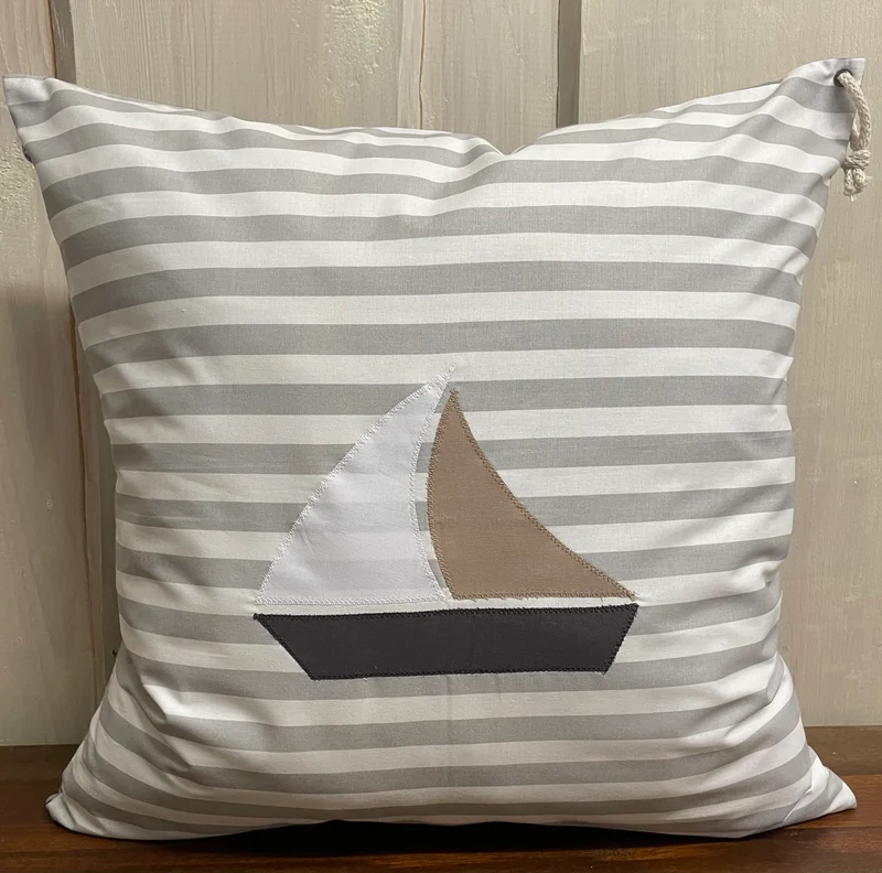 Maritime Kissenhülle, Landhausstil Kissen * Segelboot * grau/weiß/beige
