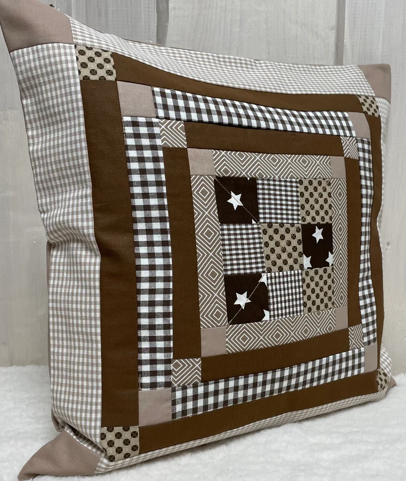 Patchwork Kissenhülle, Landhausstil Kissenbezug, beige /braun 40x40cm.