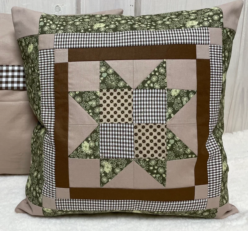 Patchwork Kissenhülle, Landhausstil Kissenbezug, braun / beige /grün 40x40cm.