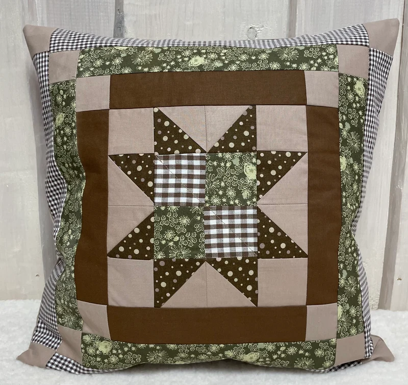 Patchwork Kissenhülle, Landhausstil Kissenbezug, braun / beige /grün 40x40cm.