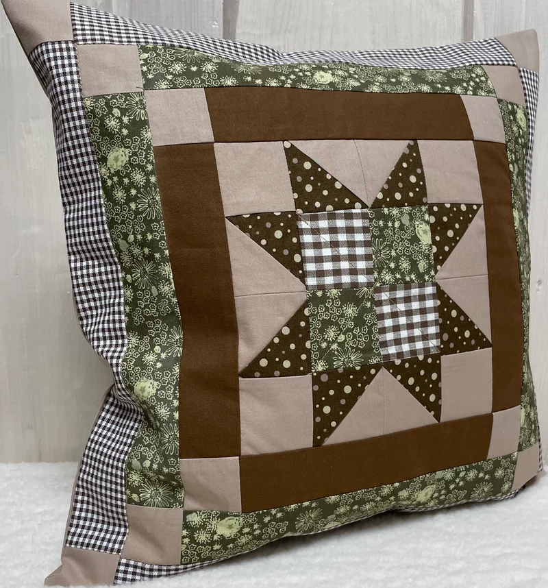 Patchwork Kissenhülle, Landhausstil Kissenbezug, braun / beige /grün 40x40cm.