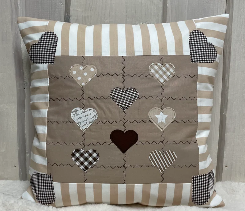 Patchwork Kissenhülle, Landhausstil Kissenbezug, beige /weiß 40x40cm.