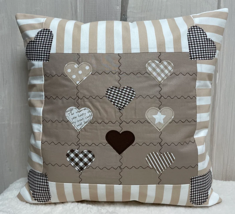 Patchwork Kissenhülle, Landhausstil Kissenbezug, beige /weiß 40x40cm.