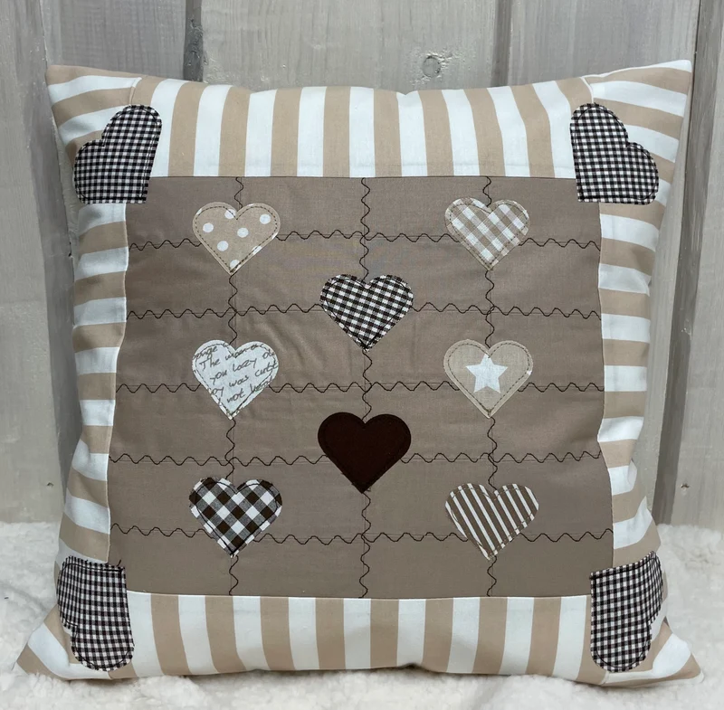Patchwork Kissenhülle, Landhausstil Kissenbezug, beige /weiß 40x40cm.