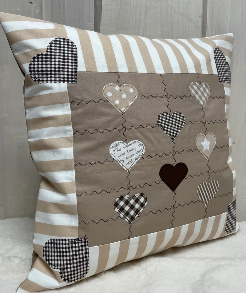 Patchwork Kissenhülle, Landhausstil Kissenbezug, beige /weiß 40x40cm.