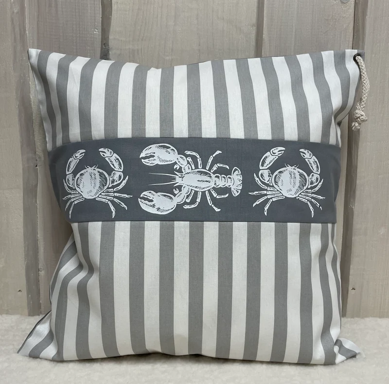 Maritime Kissenhülle, Landhausstil Kissen, Krebse grau/weiß