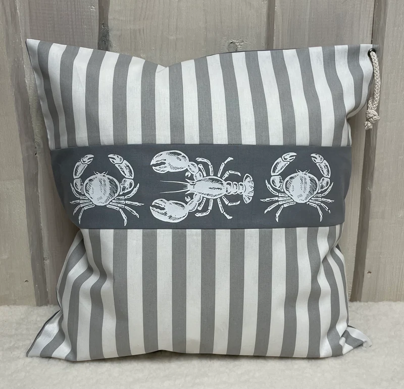 Maritime Kissenhülle, Landhausstil Kissen, Krebse grau/weiß