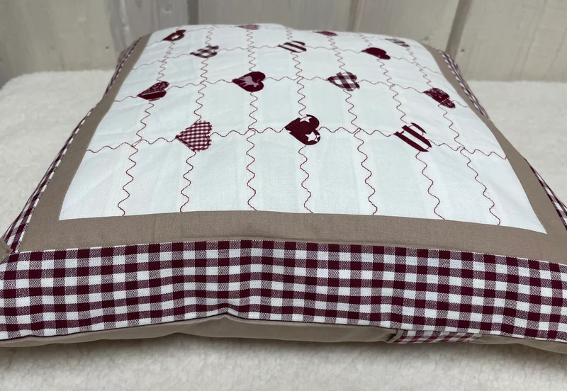 Patchwork Kissenhülle, Landhausstil Kissenbezug, dunkelrot /beige /weiß 40x40cm.