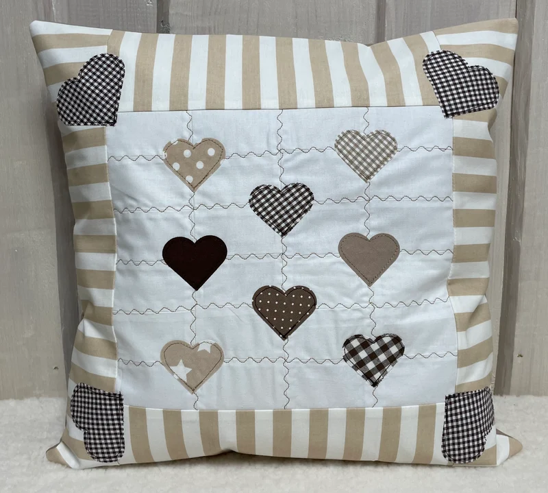 Patchwork Kissenhülle, Landhausstil Kissenbezug, beige /weiß 40x40cm.