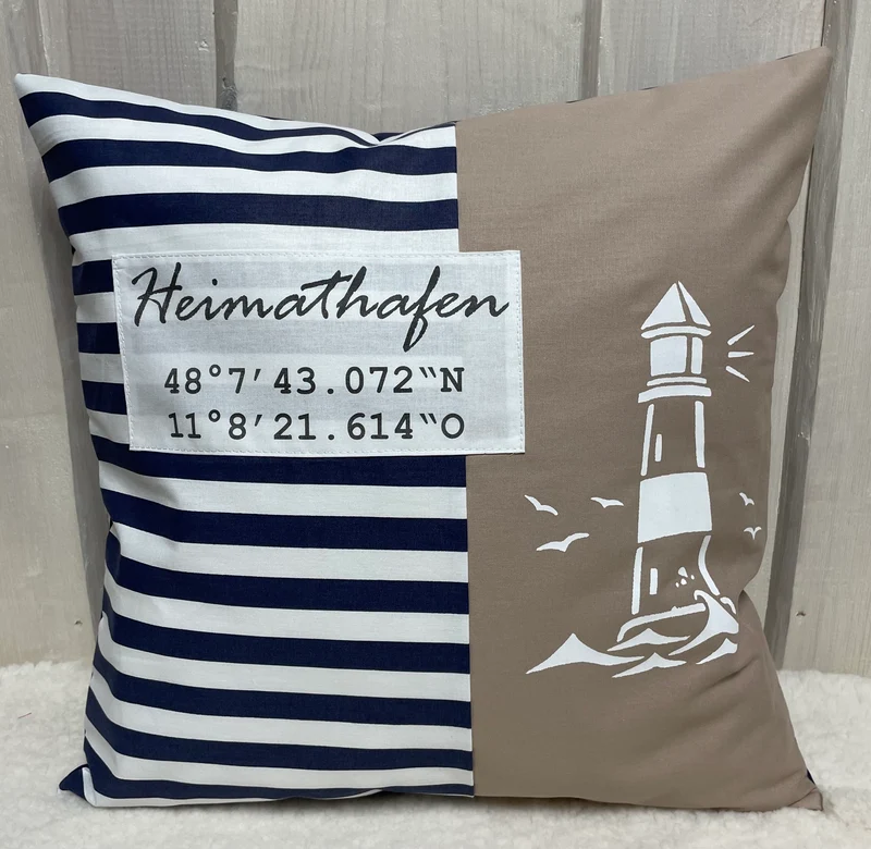 Maritimer Kissenbezug personalisiert mit den Koordinaten von deinem Zuhause * Heimathafen … * blau/weiß/beige