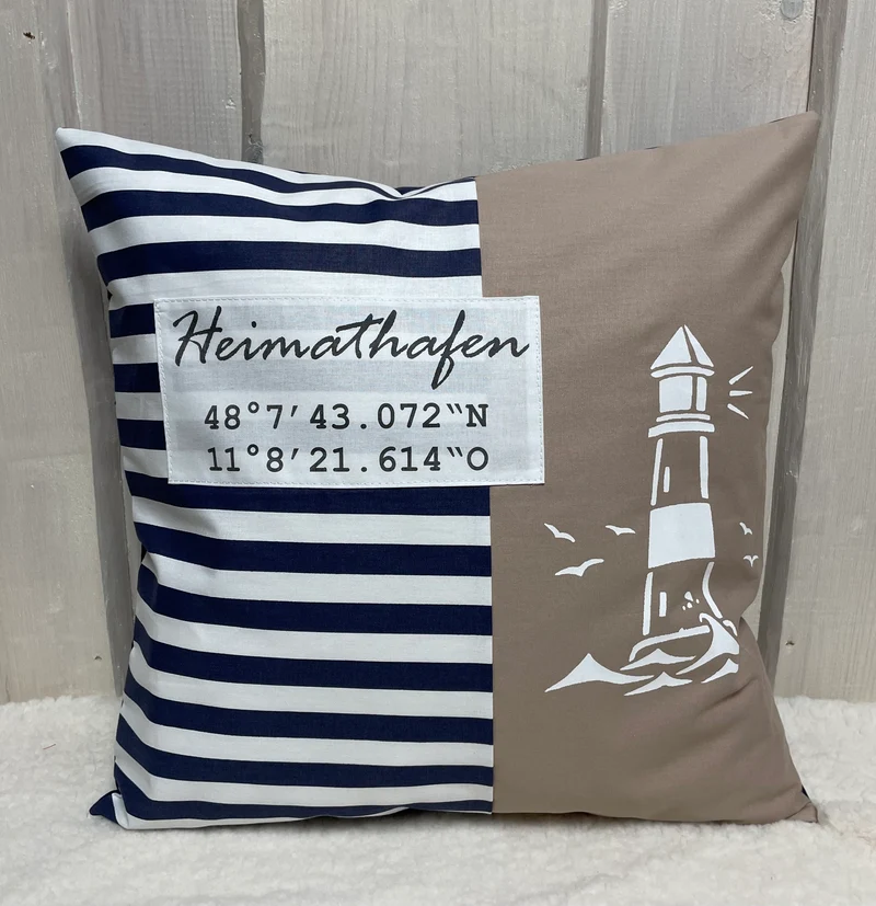 Maritimer Kissenbezug personalisiert mit den Koordinaten von deinem Zuhause * Heimathafen … * blau/weiß/beige