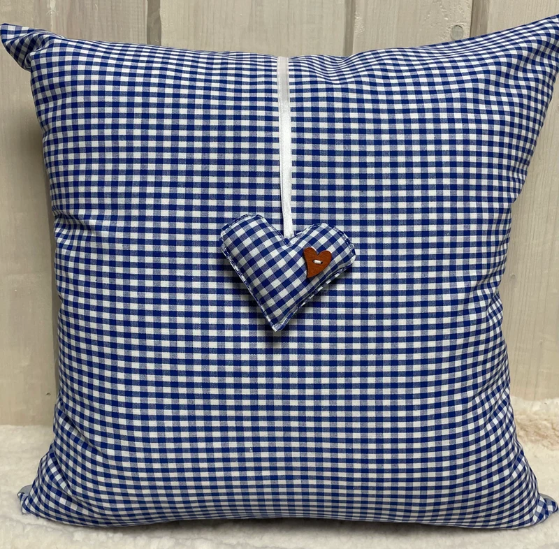 Landhausstil Kissenhülle * Kissenbezug * blau/weiß kariertes Dekokissen mit Herzanhänger