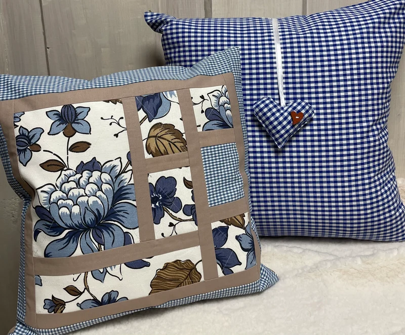 Landhausstil Kissenhülle * Kissenbezug * blau/weiß kariertes Dekokissen mit Herzanhänger