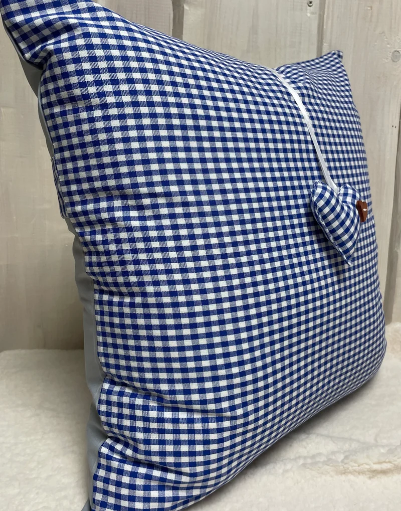 Landhausstil Kissenhülle * Kissenbezug * blau/weiß kariertes Dekokissen mit Herzanhänger