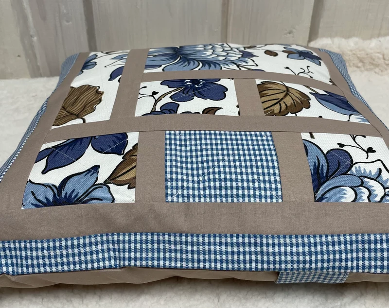 Patchwork Kissenhülle, Landhausstil Kissenbezug, blau / beige 40x40cm.