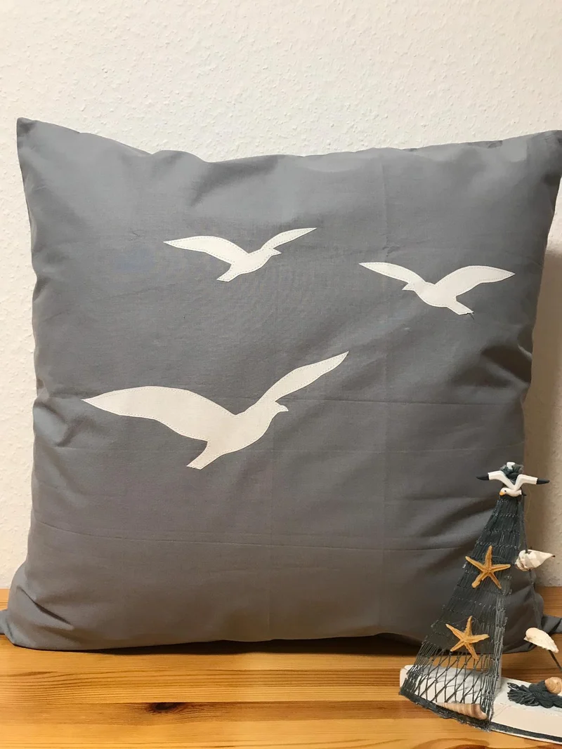 Maritime Kissenhülle, Landhausstil Dekokissen * Möwen * grau/weiß