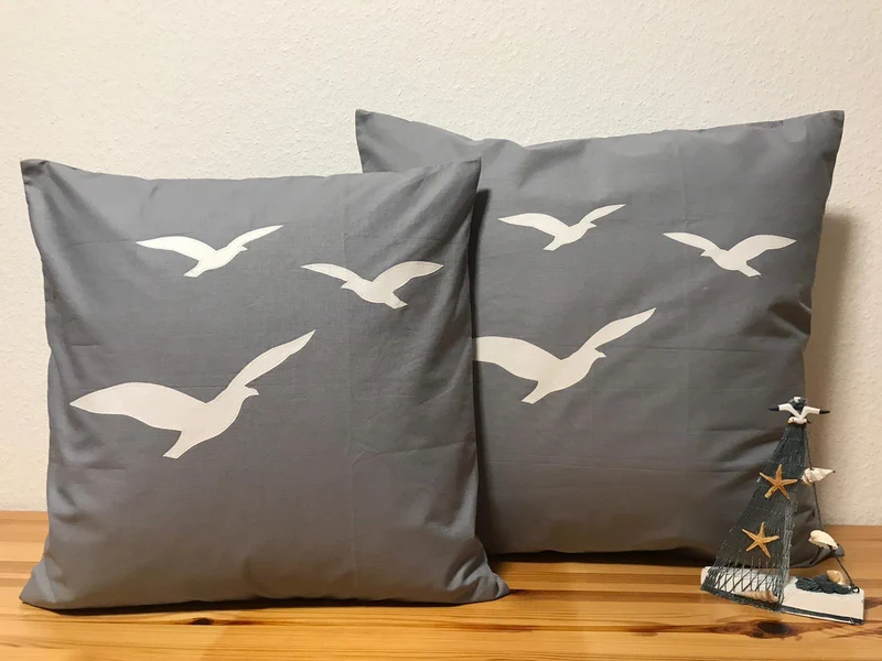 Maritime Kissenhülle, Landhausstil Dekokissen * Möwen * grau/weiß