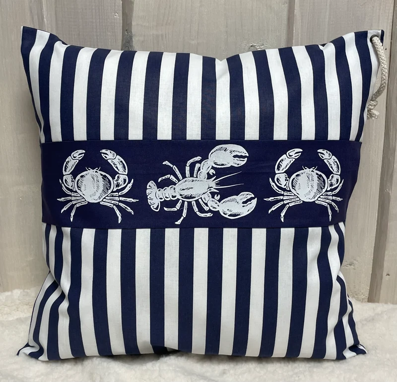 Maritime Kissenhülle, Landhausstil Dekokissen * Krebse * blau/weiß gestreift