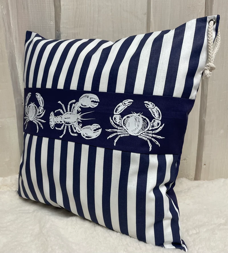 Maritime Kissenhülle, Landhausstil Dekokissen * Krebse * blau/weiß gestreift