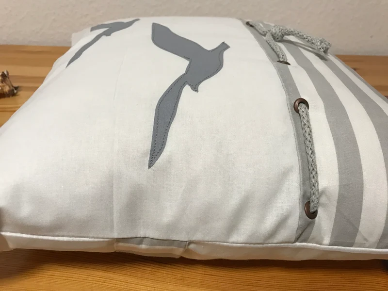 Maritime Kissenhülle, Kissenbezug, Landhausstil Kissen * Möwen * weiß/grau