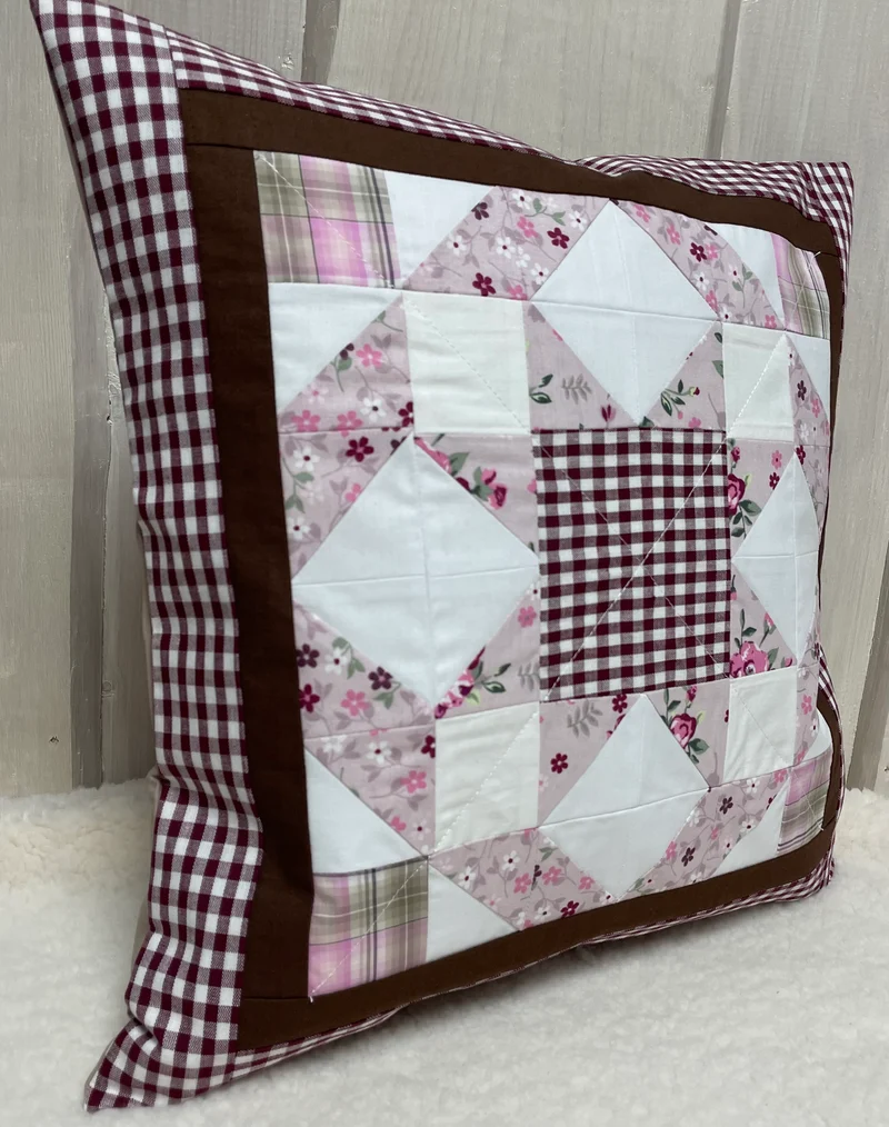 Patchwork Kissenhülle, Landhausstil Kissenbezug, beige/altrosa/rot 40x40cm.