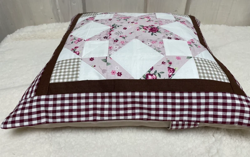 Patchwork Kissenhülle, Landhausstil Kissenbezug, beige/altrosa/rot 40x40cm.