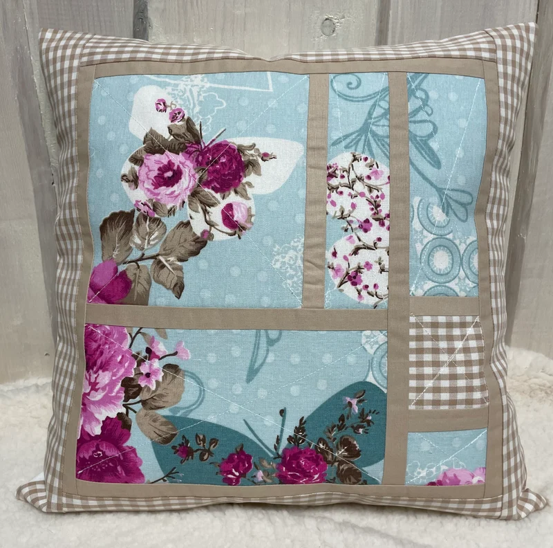 Patchwork Kissenhülle, Landhausstil Kissenbezug, blau / beige 40x40cm.