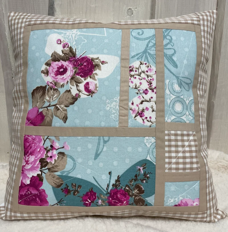 Patchwork Kissenhülle, Landhausstil Kissenbezug, blau / beige 40x40cm.