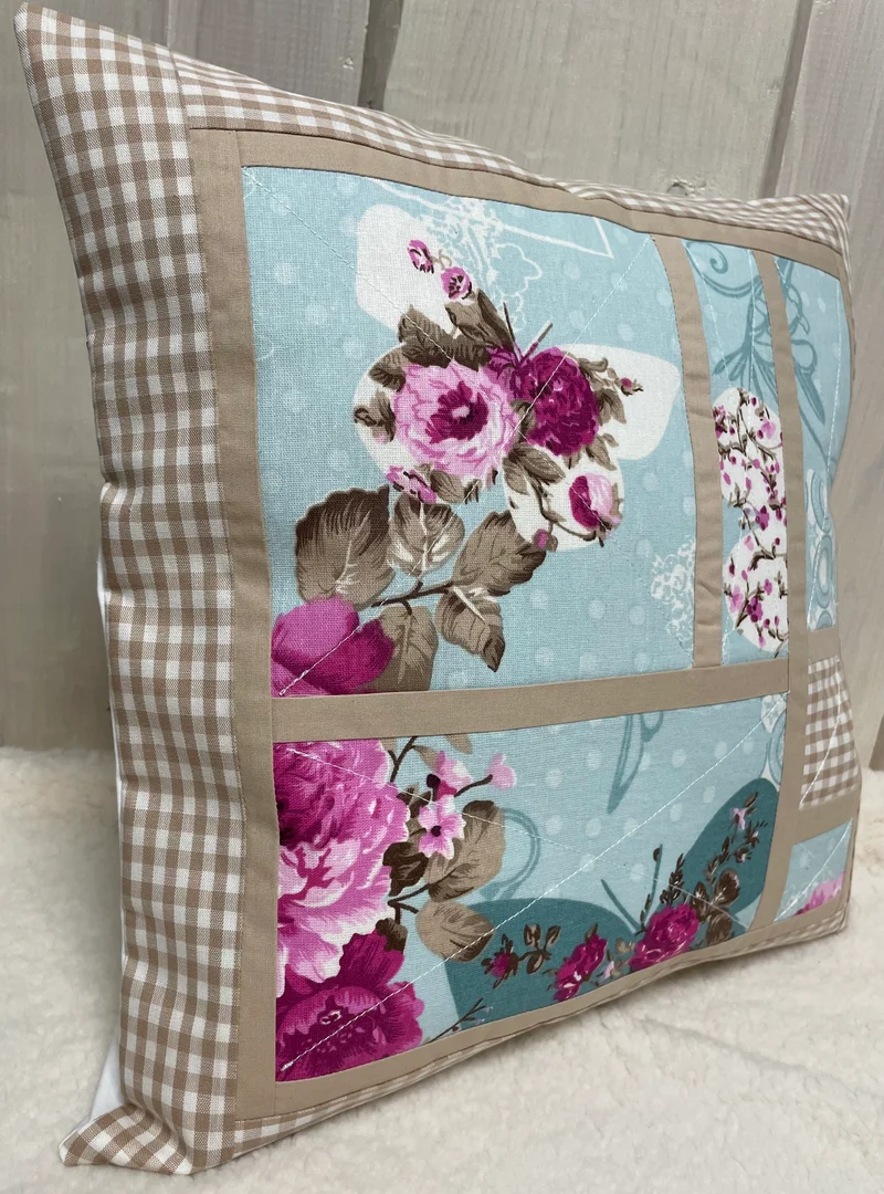 Patchwork Kissenhülle, Landhausstil Kissenbezug, blau / beige 40x40cm.