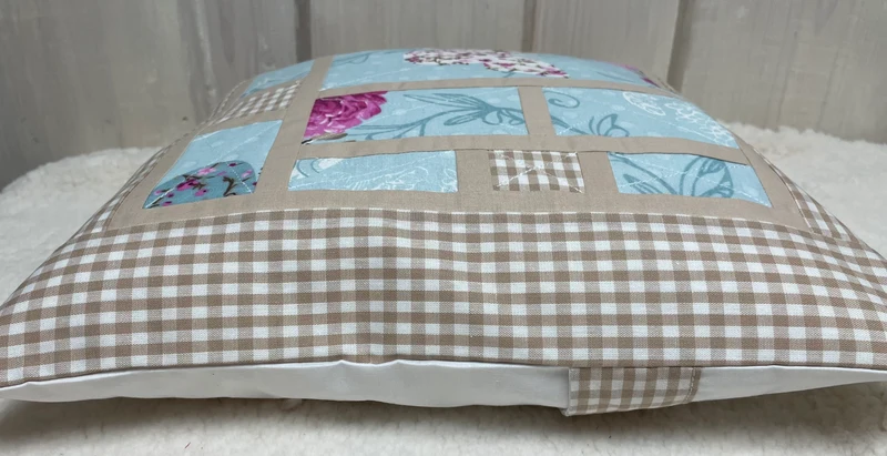 Patchwork Kissenhülle, Landhausstil Kissenbezug, blau / beige 40x40cm.