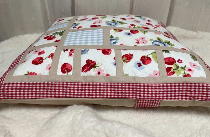 Patchwork Kissenhülle, Landhausstil Kissenbezug * rot/beige/blau 40x40cm.