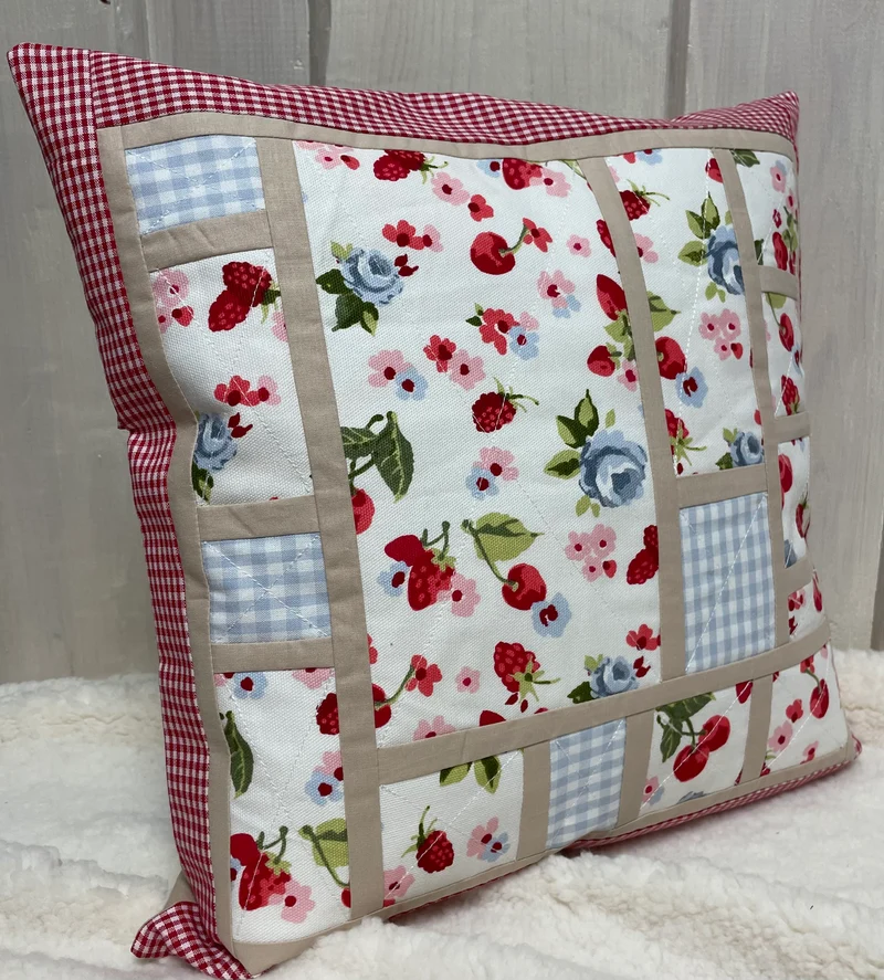 Patchwork Kissenhülle, Landhausstil Kissenbezug * rot/beige/blau 40x40cm.