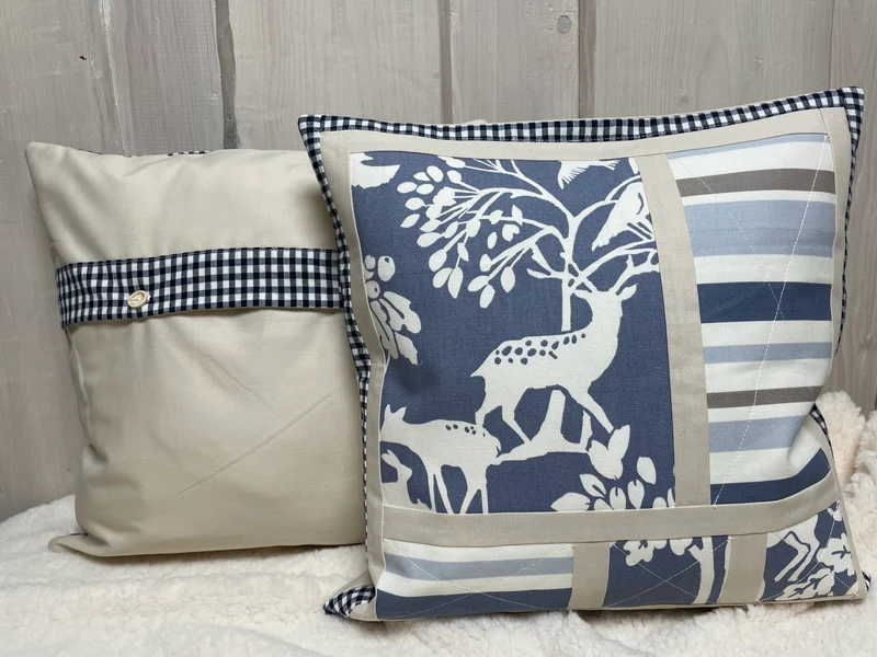 Patchwork Kissenhülle, Landhausstil Kissenbezug, blau / creme 40x40cm.