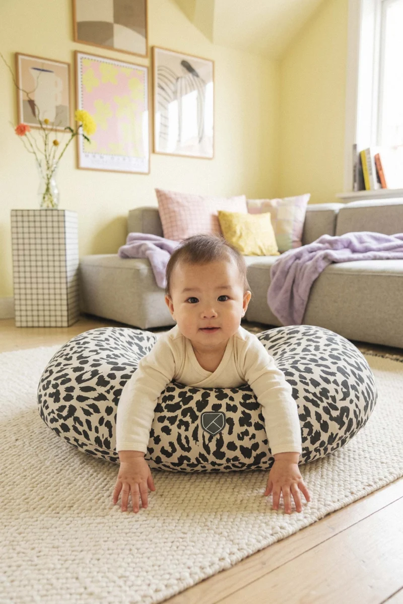 HUG BABY Breastfeeding Pillow - Leo White Grey