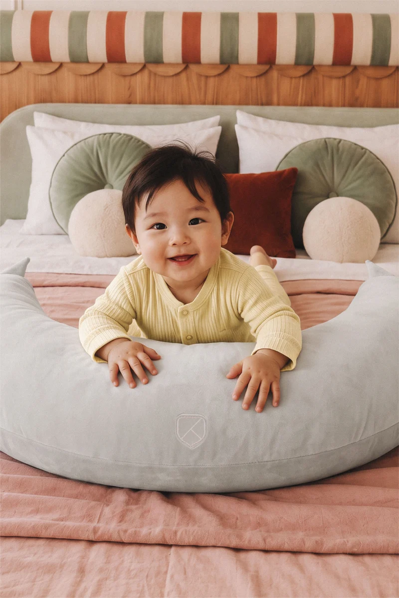 HUGS Pregnancy and Breastfeeding Pillow - Light Grey
