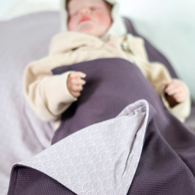 Babydecke Waffeljersey & Jersey - Violett 100×70 cm – Sommerdecke für Kinderwagen, Babyschale & Zuhause
