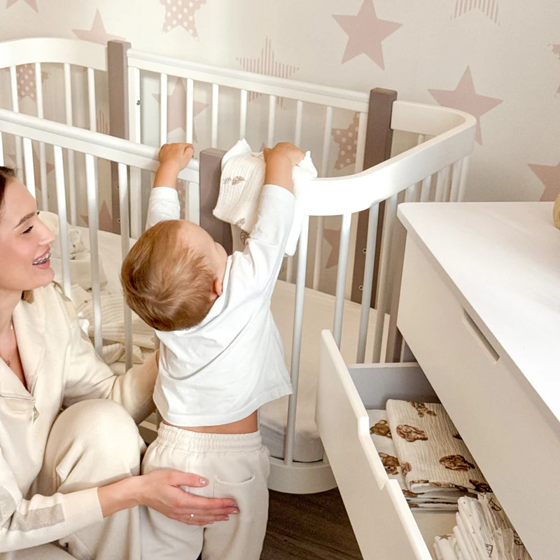 Babybett Beistellbett Elly aus Buchenholz mit Matratze, Weiß/Cappucino